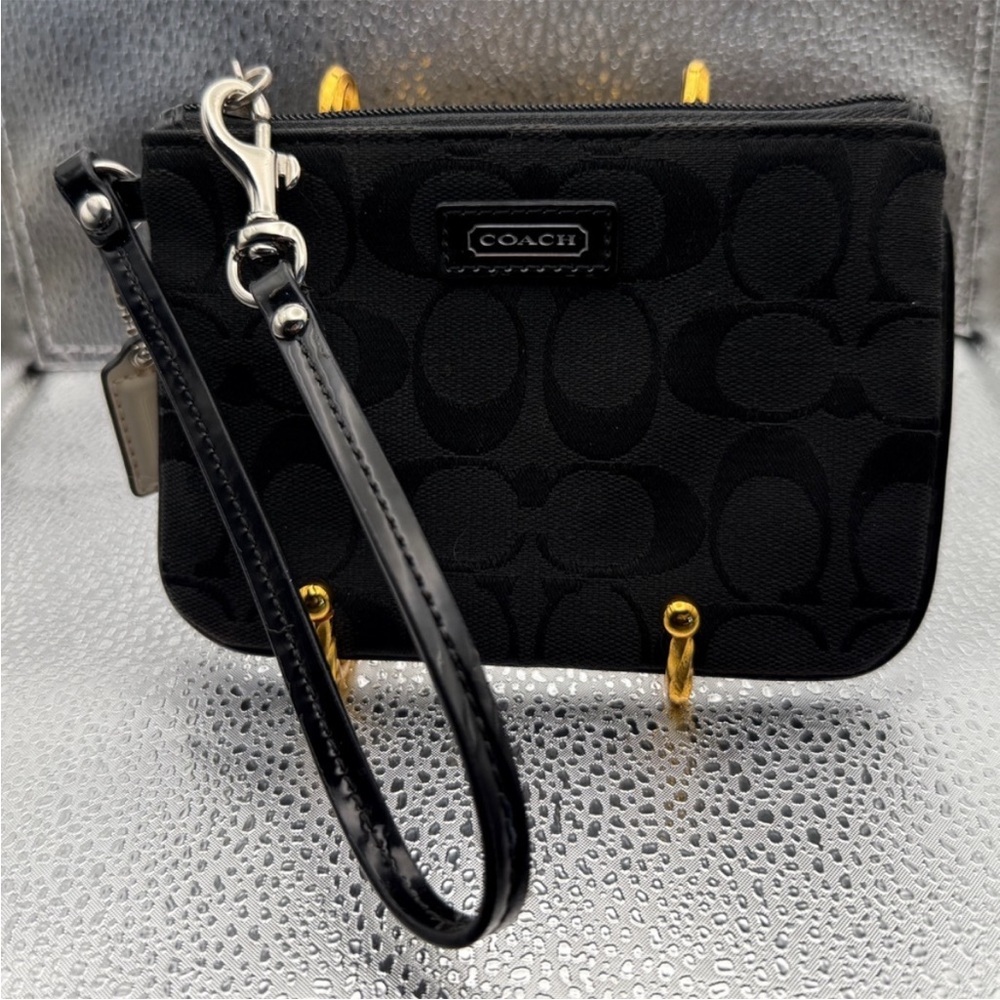 Coach Signature Black Jacquard Wristlet (NWOT)